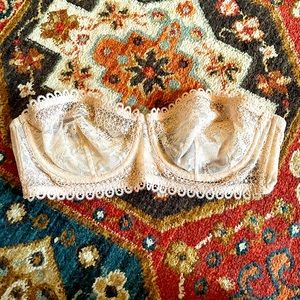 Lace strapless balconette bra